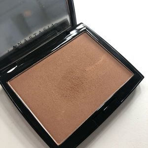 RICH AMBER Anastasia Beverly Hills bronzer